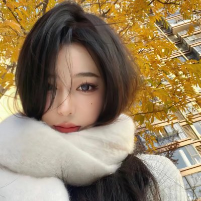 他在窥着你